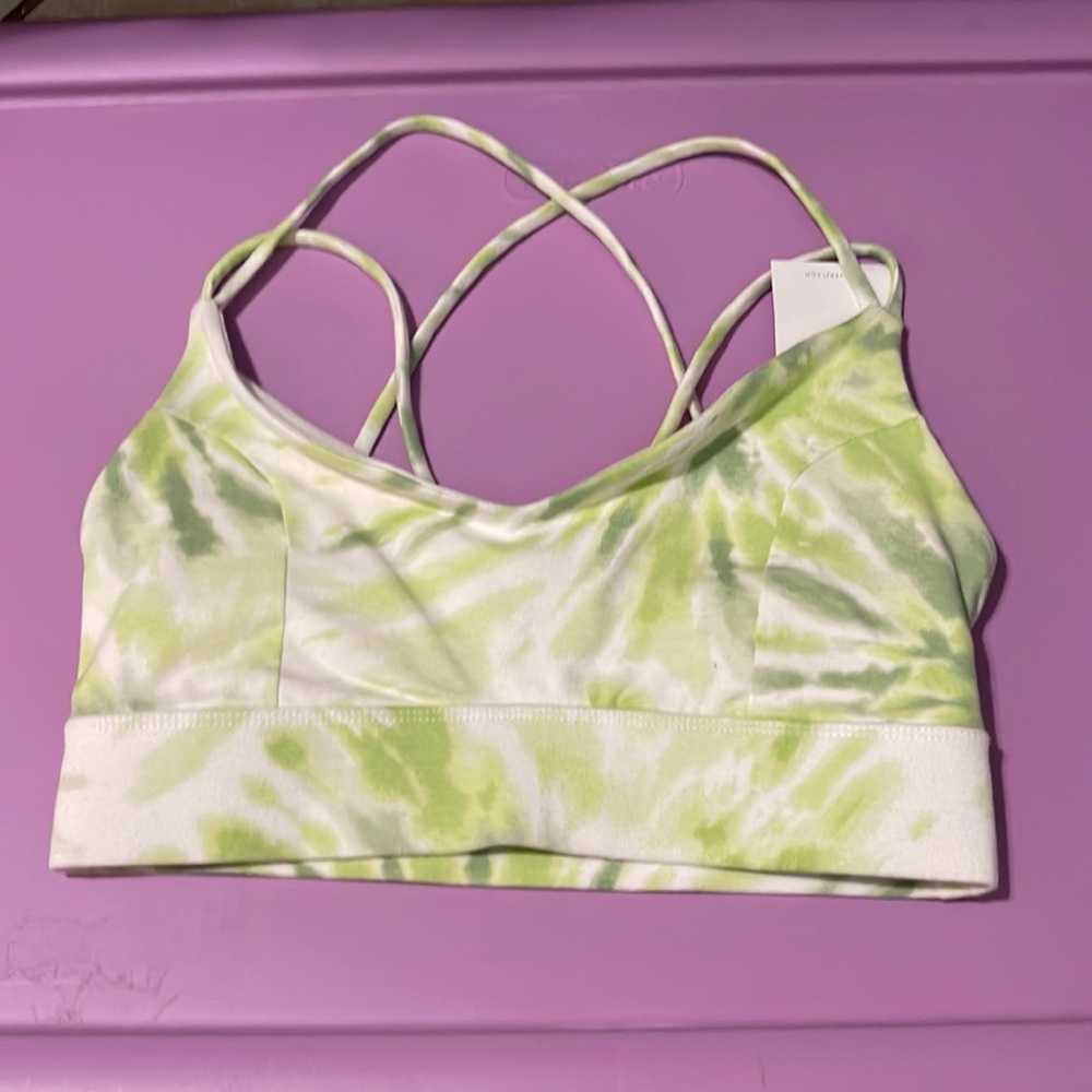 says its a size large but its defined smaller than that more based on a S-M